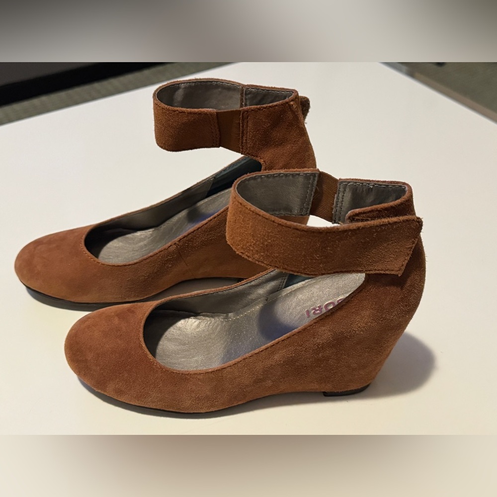 Tesori Suede Wedge 7.5